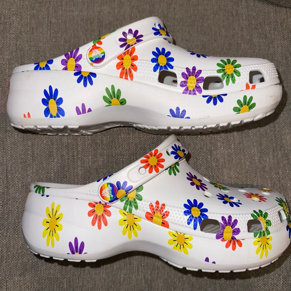 EUC Women's Size 10 Crocs Iconic Comfort Platform Floral Classic Sandals - Picture 2 of 7